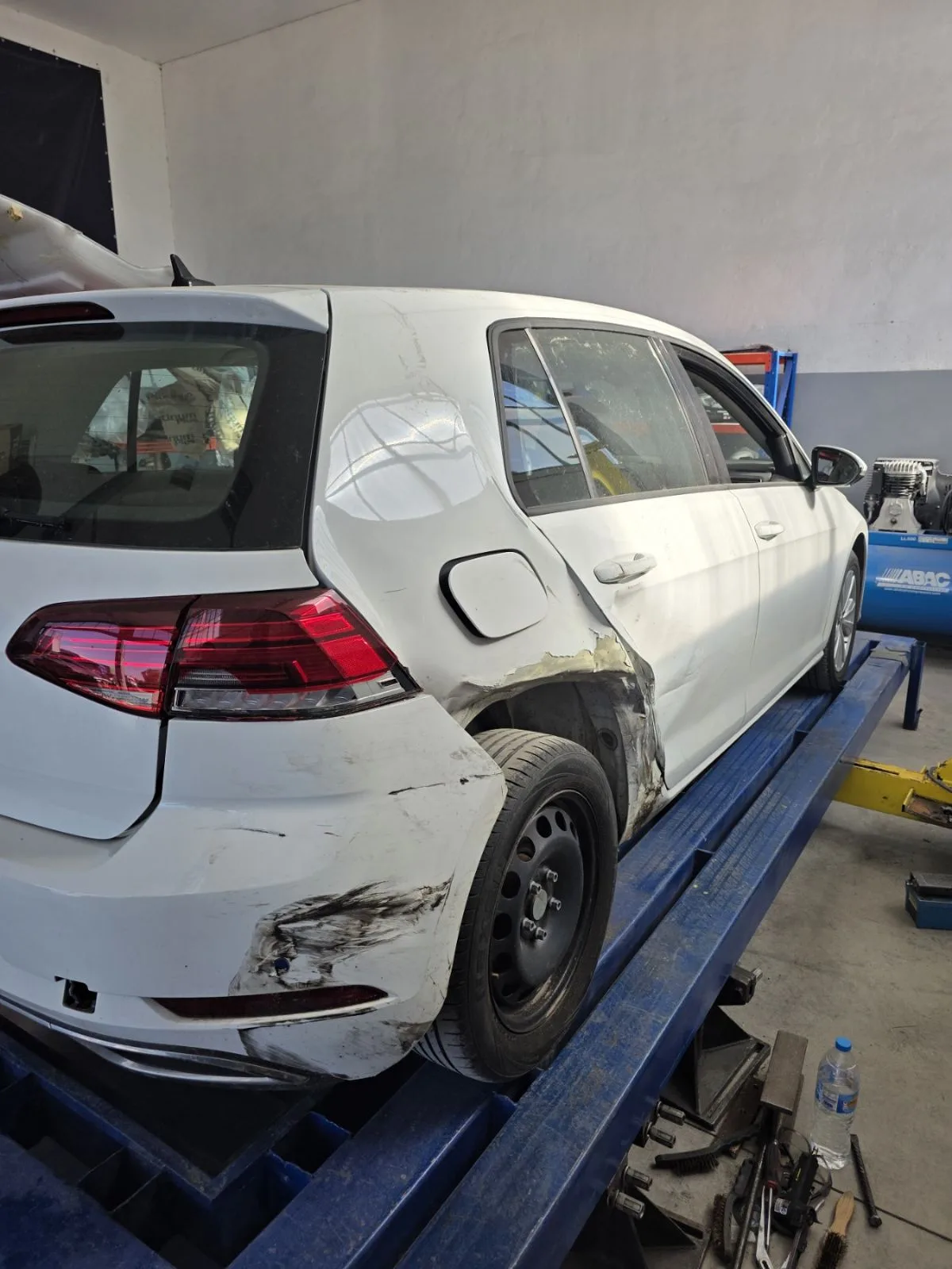 Volkswagen Golf 7 – възстановяване след удар в задна част
